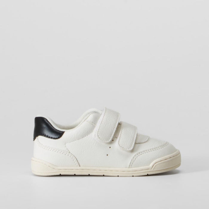 Zapatilla blanca barefoot velcro bebรฉ COMFEET