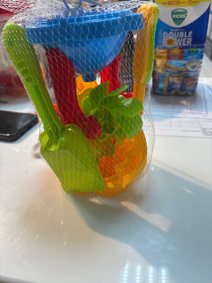 Bucket toy