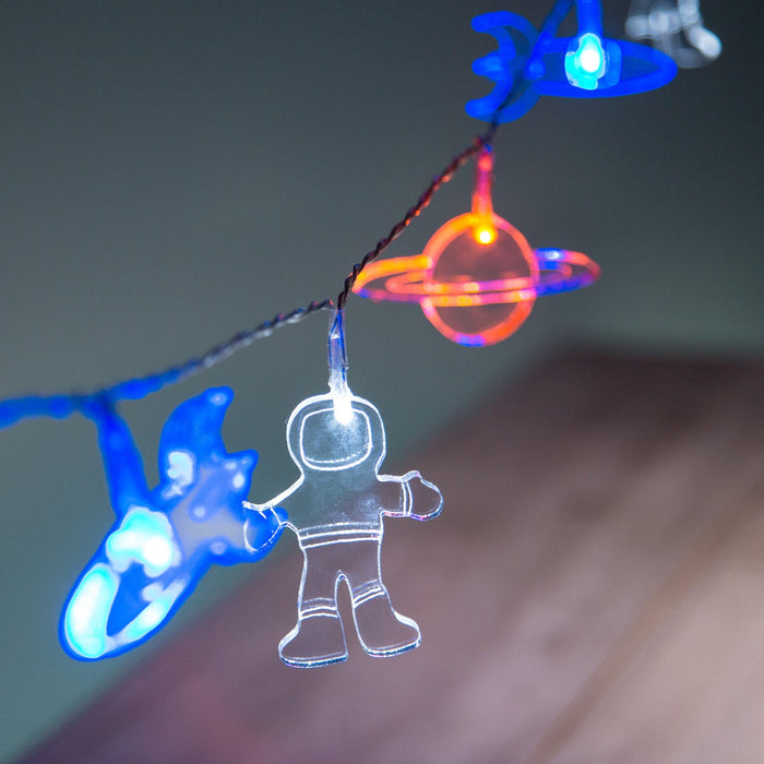 LL140714_Spaceman-Battery-LED-Fairy-Lights-At-Night_P4.jpg