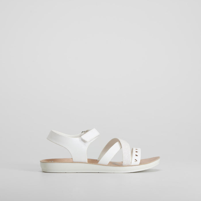 Sandalia multitiras con corazones blanca COMFEET