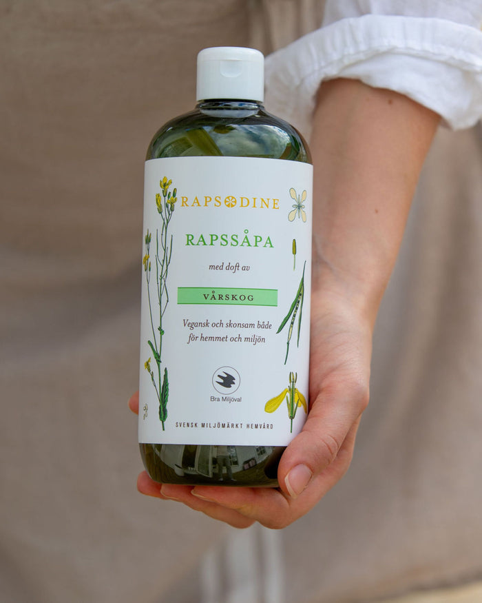 Rapsodines rapssåpa med doft av vårskog i flaska för naturlig och skonsam rengöring i hemmet