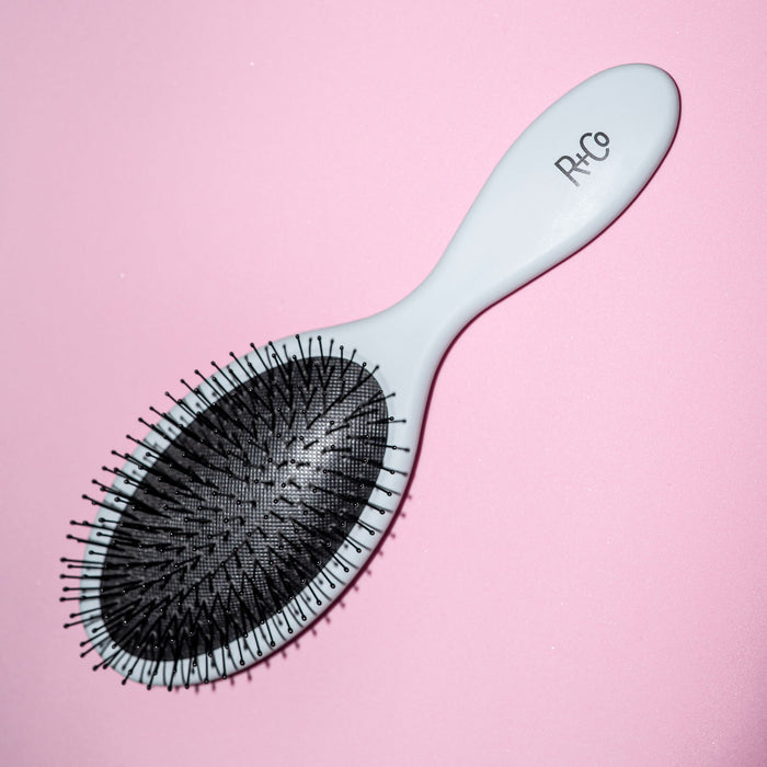 R+Co Detangling Brush