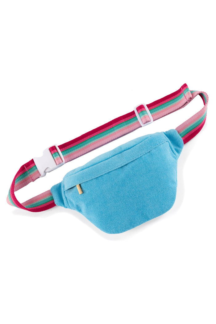 Never leave the house without this summer staple: Shiraleah's Sol Belt Bag. Made from soft and absorbant cotton terry, the bag is spacious and soft enough to carry all your essentials on everyday adventures. Its adjustable belt strap can be worn on the waist or across the body - depending on your vibe. Pair with other items from Shiraleah's Poolside collection to complete your look!