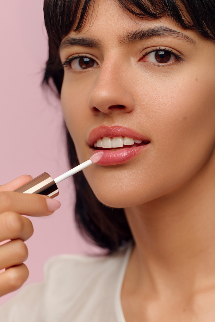 lavera Wonder Lip Elixir -Frosted Opal 01- in der Anwendung